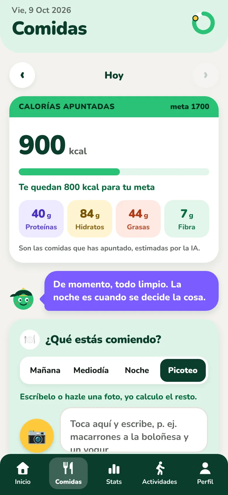La pantalla Comidas de Kiloach, con las calorías anotadas y los nutrientes del día